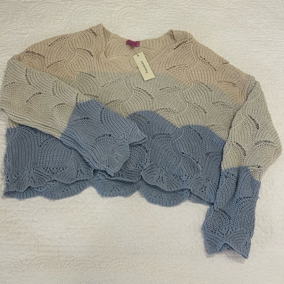 NWT Miami - Franchesca’s Blue and Cream Summer Cropped Sweater. Size Medium. - Picture 3 of 9